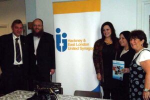 Speaking-at-Hackney-Shul-in-London